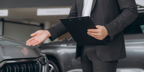 렌트카 예약과 차량 안내 기능이 포함된 홈페이지 화면